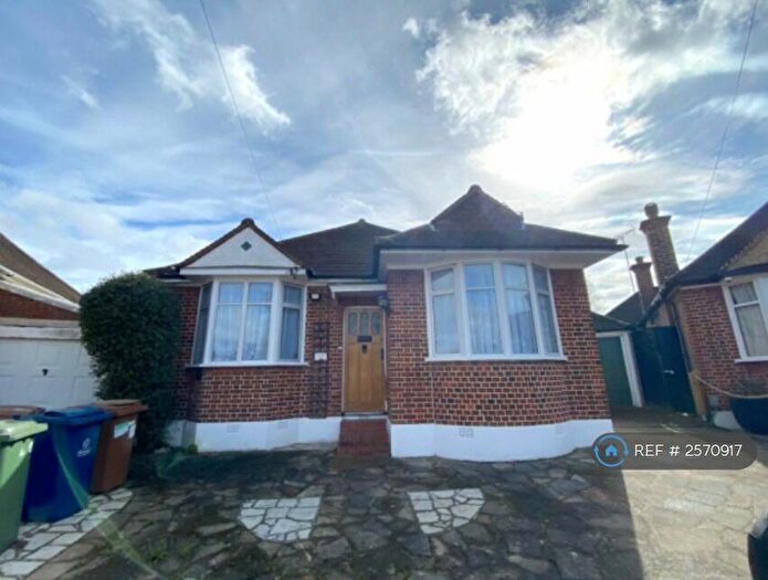 3 Bedroom Detached House To Rent In Parkthorne Close, Harrow, HA2