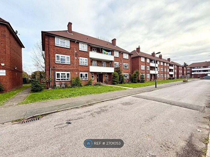 2 Bedroom Flat To Rent In Poplar Court, London, SW19