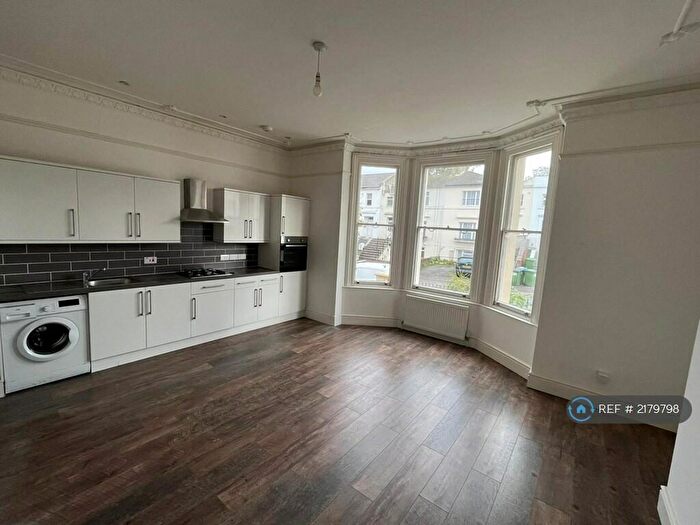 2 Bedroom Flat To Rent In Gnd Flr Garden, London, SE18