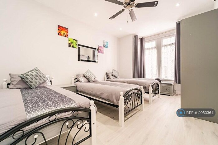 2 Bedroom Flat To Rent In Kimberley Avenue, Ilford, IG2