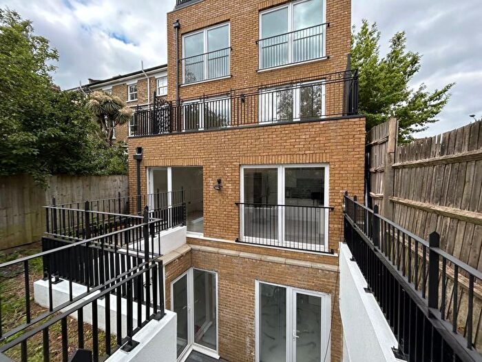 10 Bedroom Flat To Rent In Leigham Court Road, London, SW16