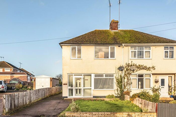 3 Bedroom Semi-Detached House To Rent In Pinhill Road, Banbury, OX16