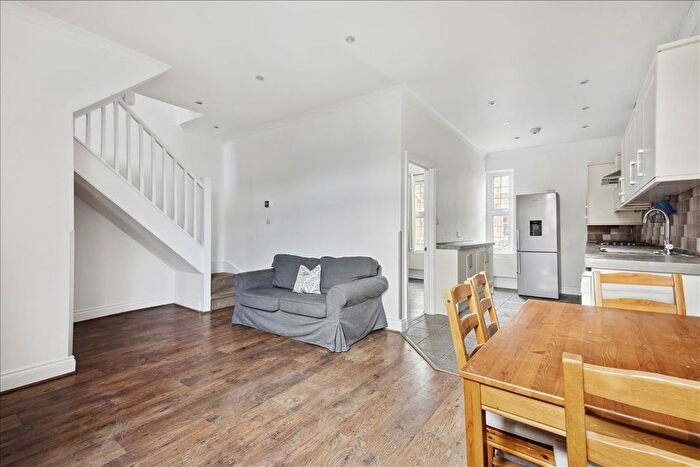4 Bedroom Maisonette To Rent In Old York Road, Wandsworth, London, SW18
