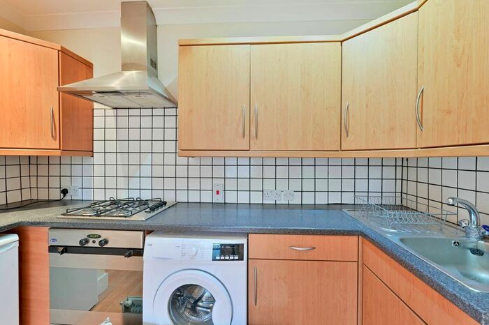 1 Bedroom Flat To Rent In Russel Road, Wimbledon, London, SW19
