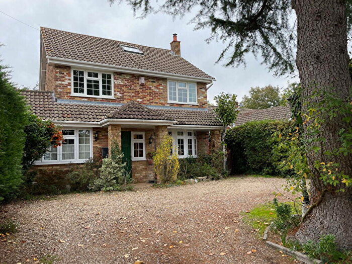 4 Bedroom Link Detached House For Sale In Burney Bit, Pamber Heath, RG26