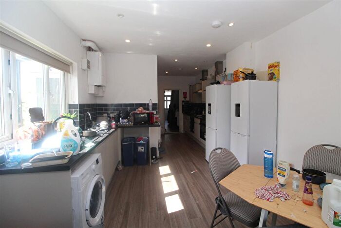 8 Bedroom Property To Rent In Brithdir Street, Cardiff, CF24
