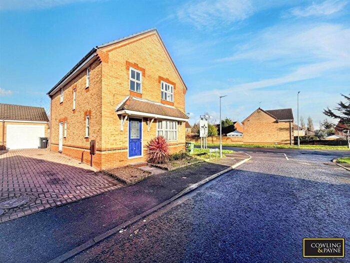 4 Bedroom Detached House For Sale In Wraysbury Drive, Steeple View, Laindon, SS15