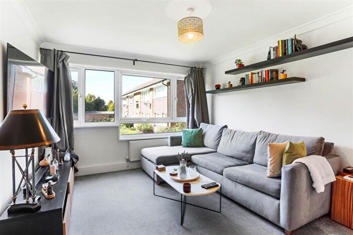 2 Bedroom Flat For Sale In Pampisford Road, South Croydon, CR2