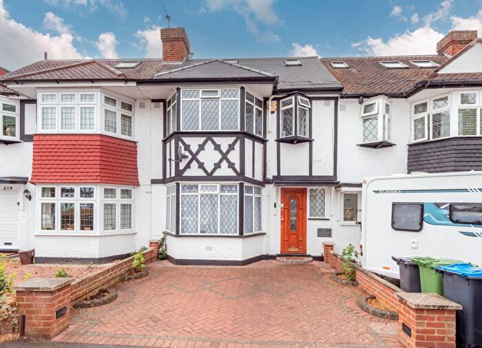 3 Bedroom Terraced House For Sale In Aragon Road, Morden, SM4