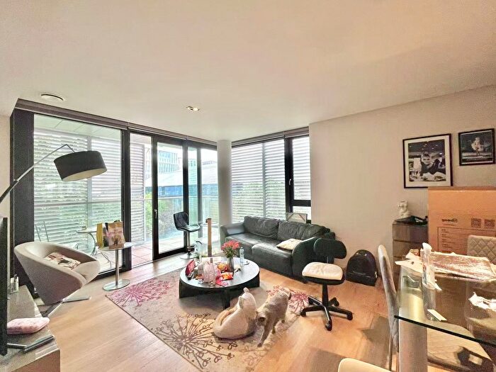 2 Bedroom Flat To Rent In York Way, London, N1C