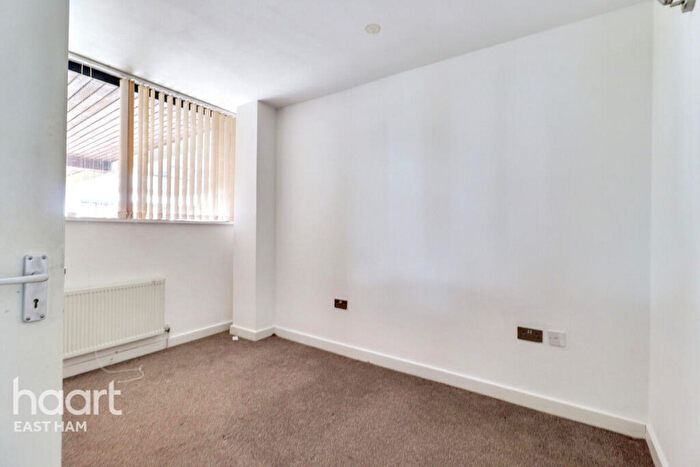 1 Bedroom Apartment For Sale In Shaftesbury Road, London, E7