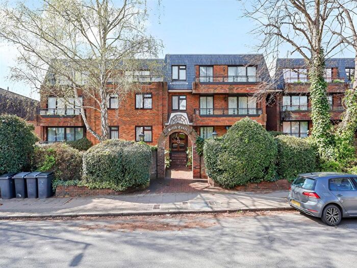 2 Bedroom Flat To Rent In Birch Court, N12