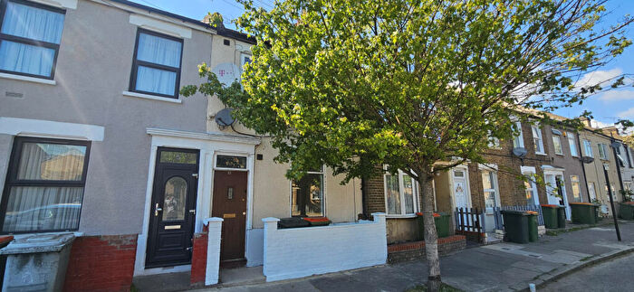 3 Bedroom Terraced House For Sale In Exning Road, London, E16