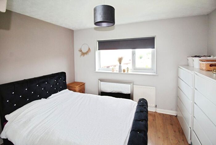 2 Bedroom Semi-Detached House For Sale In Ibbetson Road, Churwell, Morley, Leeds, LS27
