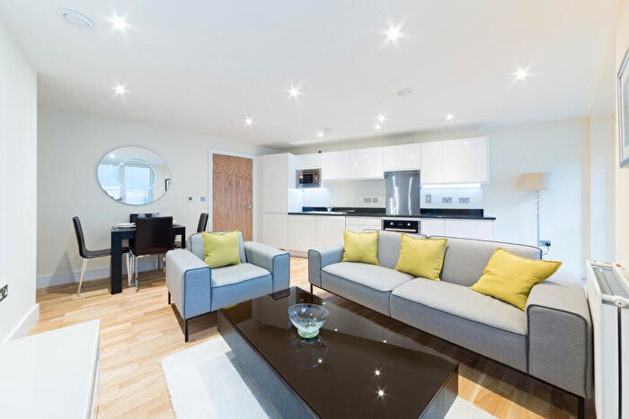 2 Bedroom Apartment To Rent In Langan House, Keymer Place, London, E14