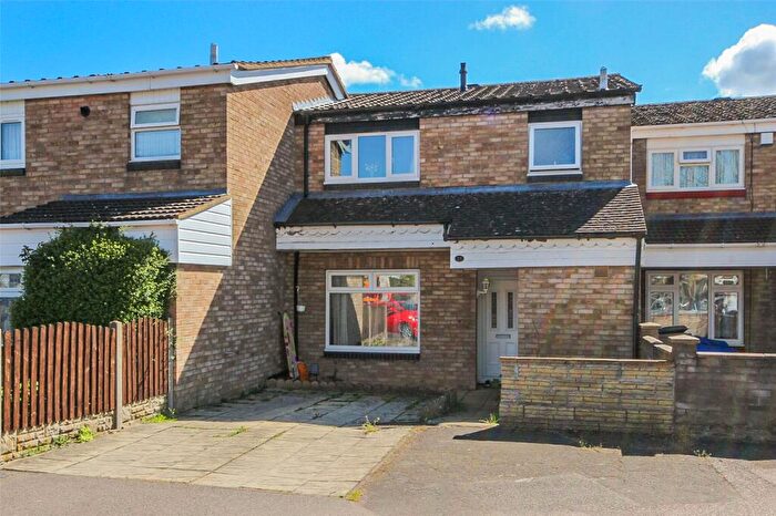 3 Bedroom Terraced House For Sale In Milburn Road, Bedford, Bedfordshire, MK41