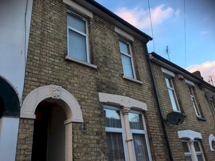 3 Bedroom Terraced House To Rent In Dale Street, Chatham ME4