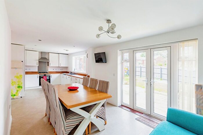 5 Bedroom Detached House For Sale In Darsdale Drive, Raunds, Wellingborough, NN9