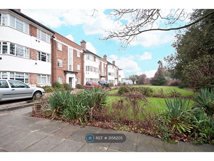 2 Bedroom Flat To Rent In West Court, Hounslow, TW5