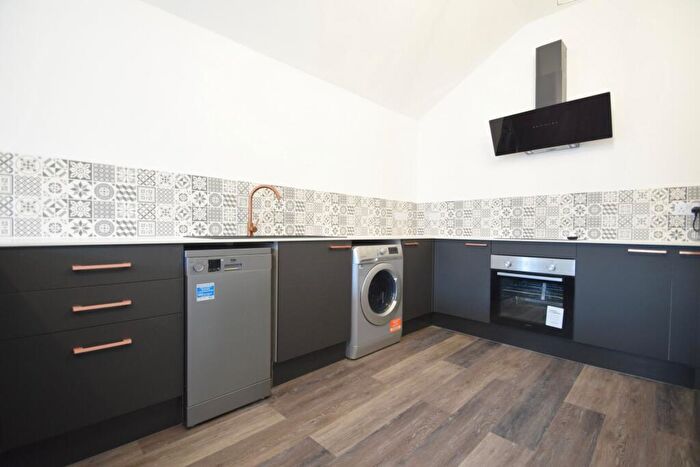6 Bedroom Apartment To Rent In Woodville Road, Cathays, CF24