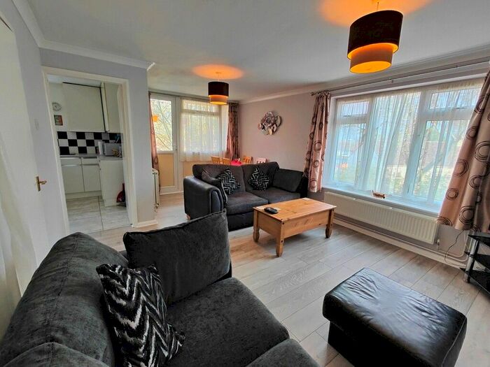 2 Bedroom Maisonette To Rent In Shire Road, Corby, NN17