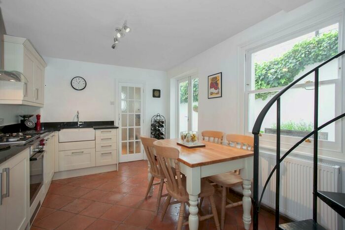 1 Bedroom Flat To Rent In Battersea Rise, SW11