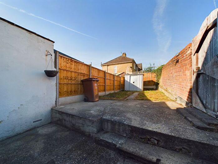 1 Bedroom Flat For Sale In Cliffe Road, Strood, Rochester, ME2