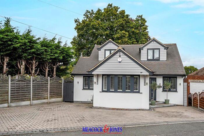 4 Bedroom Chalet For Sale In Hunter Avenue, Shenfield, Brentwood, CM15