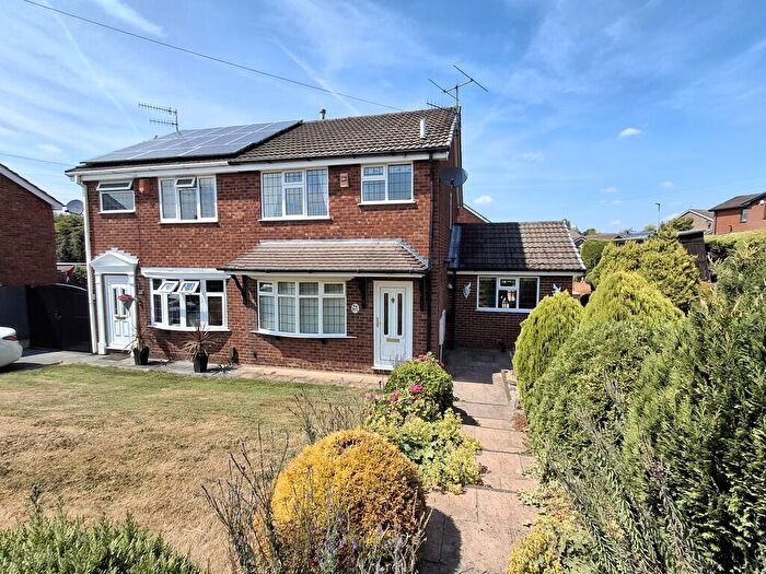 3 Bedroom Semi-Detached House To Rent In Braithwell Drive, ST2