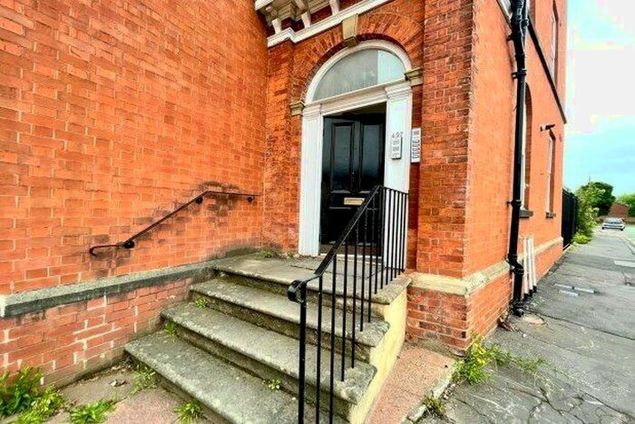 2 Bedroom Flat To Rent In Chester Road, Manchester, M16