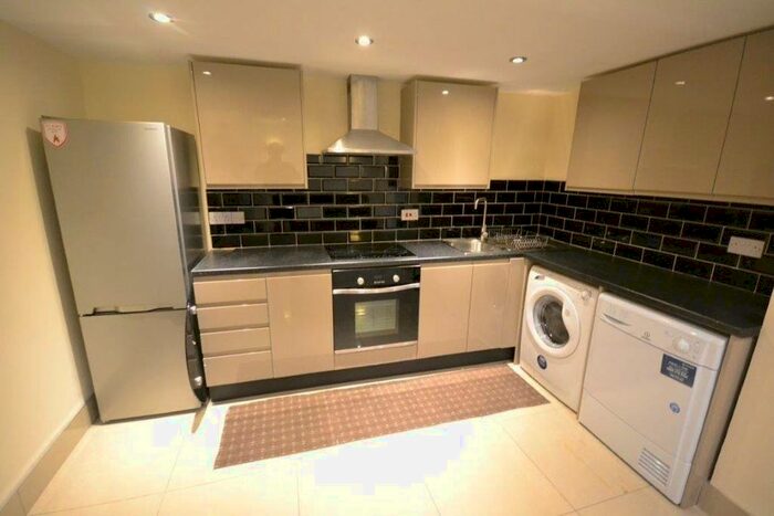 3 Bedroom Flat To Rent In St. James Road, Leicester, LE2