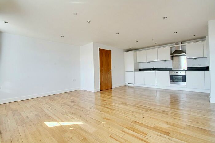2 Bedroom Apartment To Rent In Chase Side, Southgate, N14