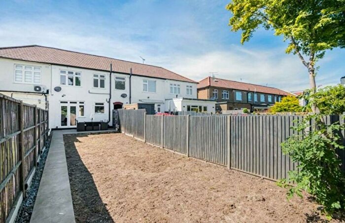 2 Bedroom Terraced House To Rent In Connaught Avenue, Enfield Town, EN1