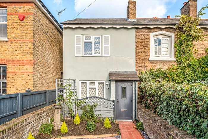 2 Bedroom Property To Rent In Rutland Road, Twickenham, TW2