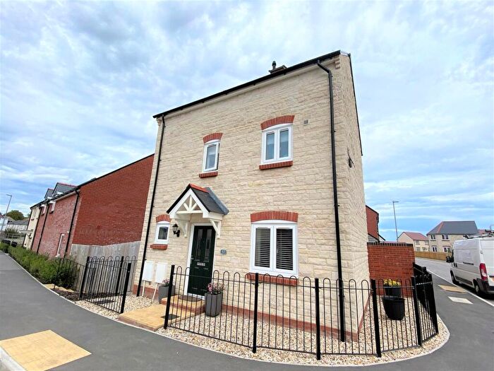 3 Bedroom Detached House To Rent In Curtis Way, Weymouth, DT4