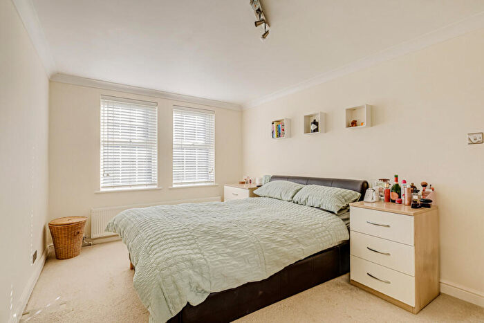2 Bedroom Apartment For Sale In Kings Road, Westcliff-on-sea, SS0