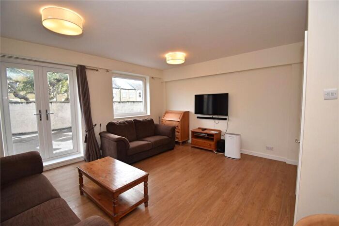 3 Bedroom Apartment To Rent In Viceroy Close, East End Road, N2