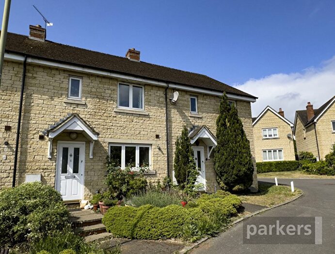 3 Bedroom Terraced House For Sale In Walnut Close, Witney, Oxfordshire, OX28