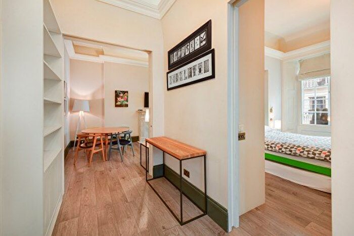 1 Bedroom Flat To Rent In Ovington Square, London, SW3