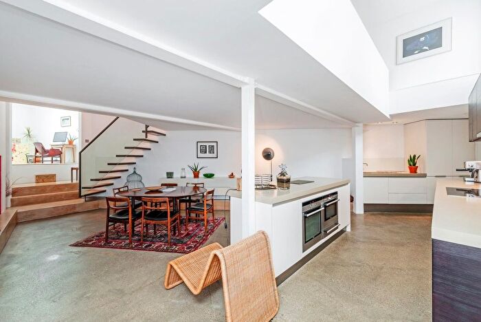 2 Bedroom Maisonette To Rent In Penzance Place, London, W11