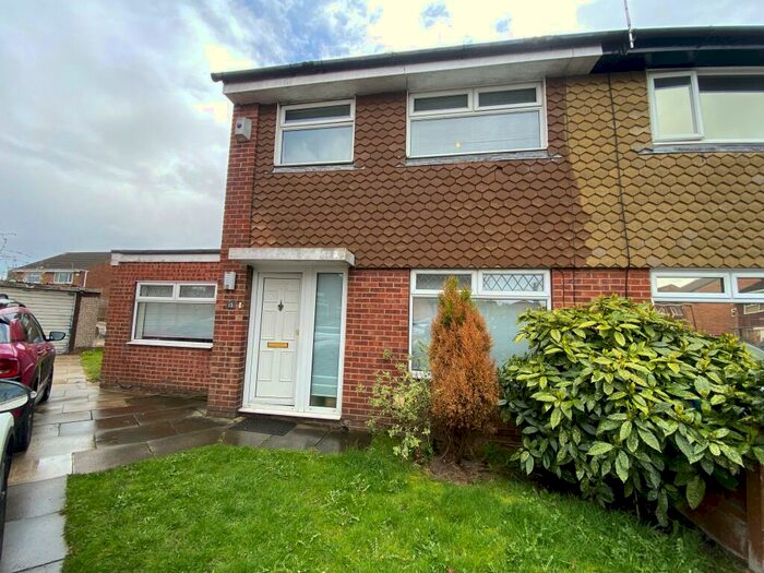 3 Bedroom Semi-Detached House To Rent In Chester Avenue, M33