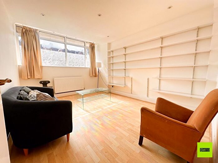 2 Bedroom Flat To Rent In Richmond Court, Putney, SW15