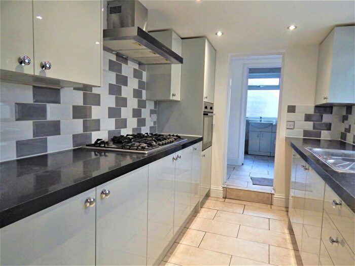 3 Bedroom End Of Terrace House To Rent In Gordon Road, Chatham, ME4