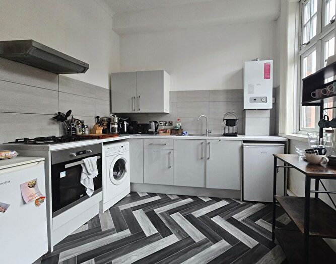 1 Bedroom Flat To Rent In Garratt Lane, London, SW18