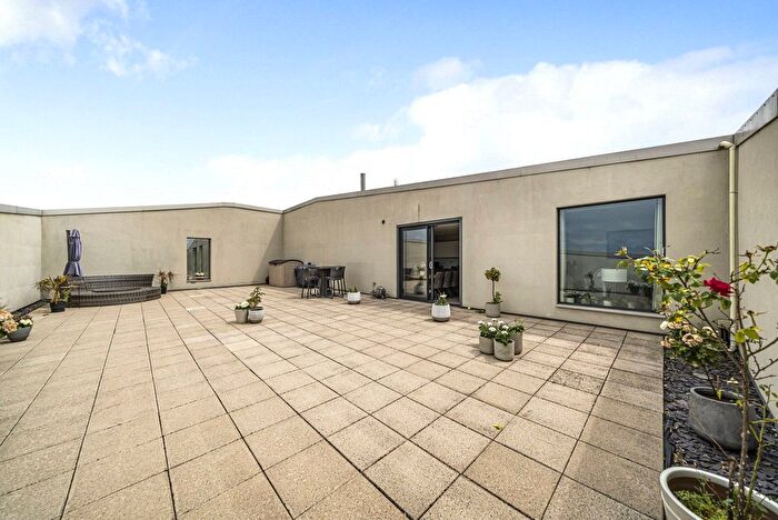 2 Bedroom Flat To Rent In Leapale Lane, Guildford, GU1