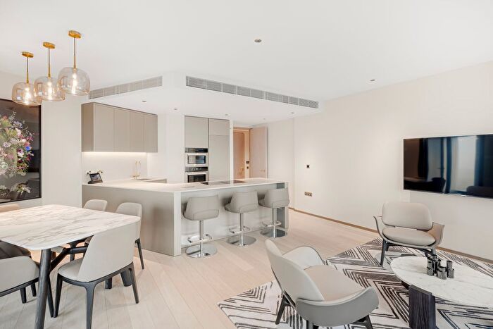 3 Bedroom Flat To Rent In Nine Elms Lane, London, SW8