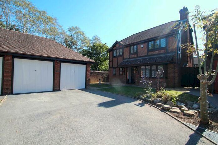6 Bedroom Detached House To Rent In Charlotte Close, Poole, BH12