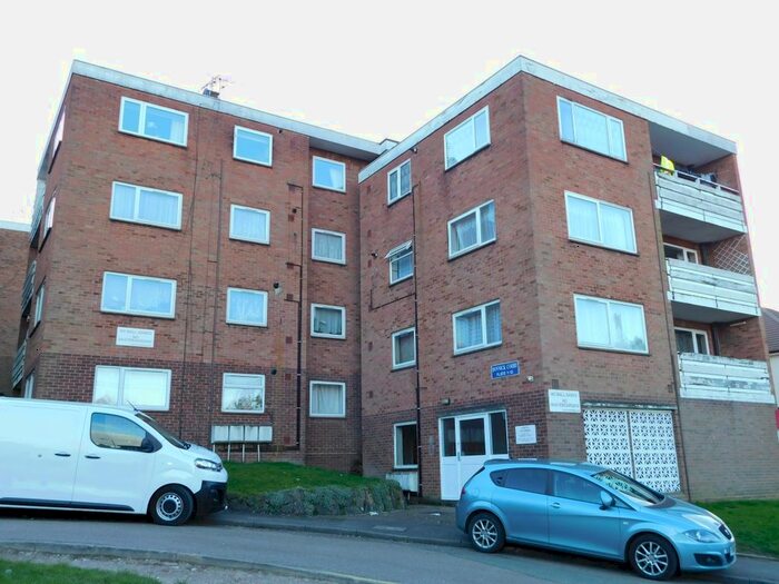 2 Bedroom Flat To Rent In Bonnick Close, Luton, Beds, LU1