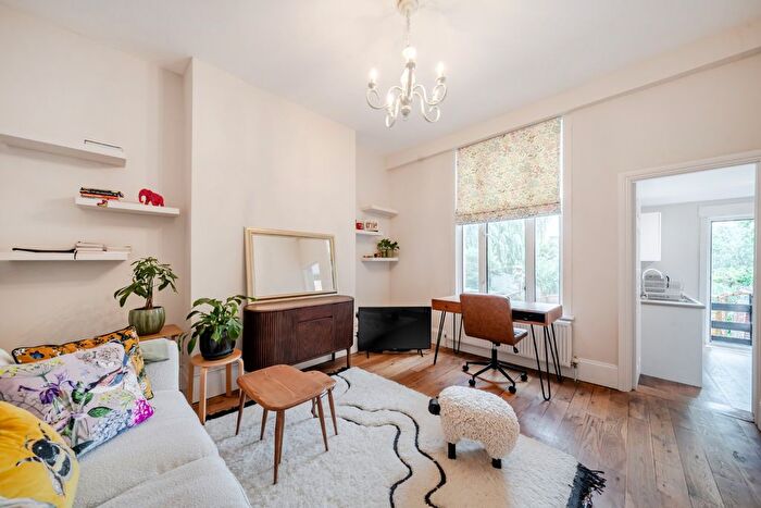 1 Bedroom Flat For Sale In Pelham Road, Wimbledon, London, SW19