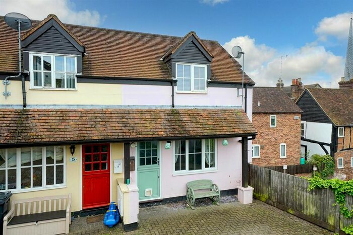 2 Bedroom End Of Terrace House For Sale In Mulberry Court, High Street, Old Town, Hemel Hempstead, Hertfordshire, HP1